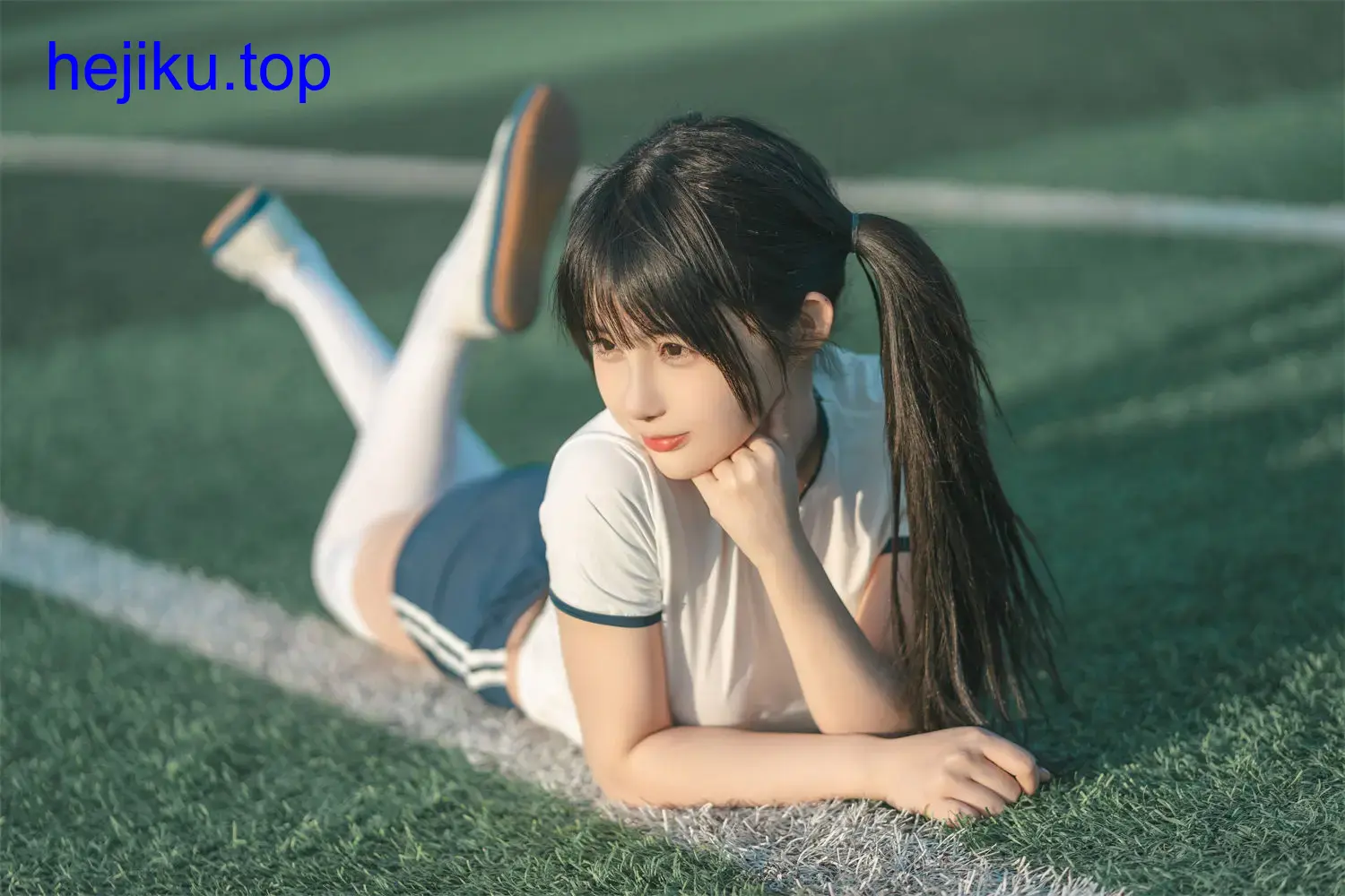 樱井宁宁蓝白壁纸